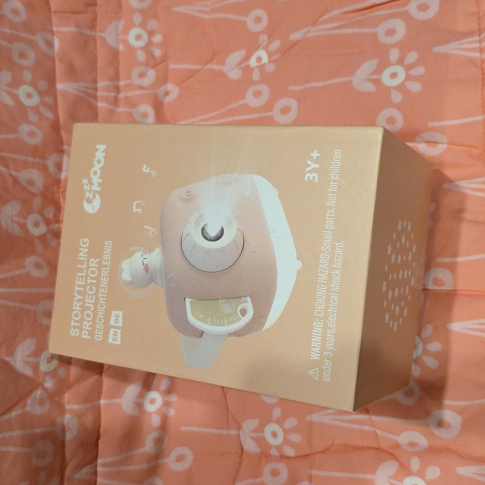 ZzzMoon storytelling projector